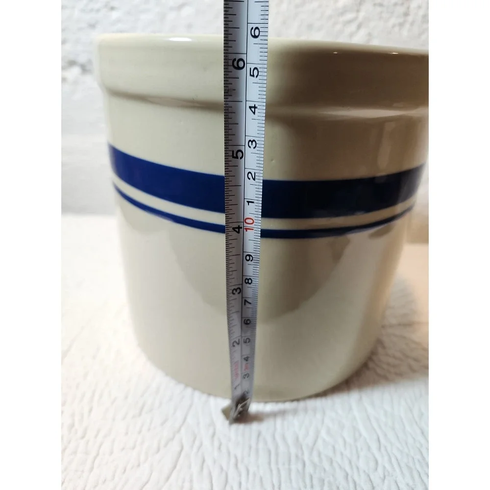 2-quart stoneware crock Roseville, Ohio. Made In USA